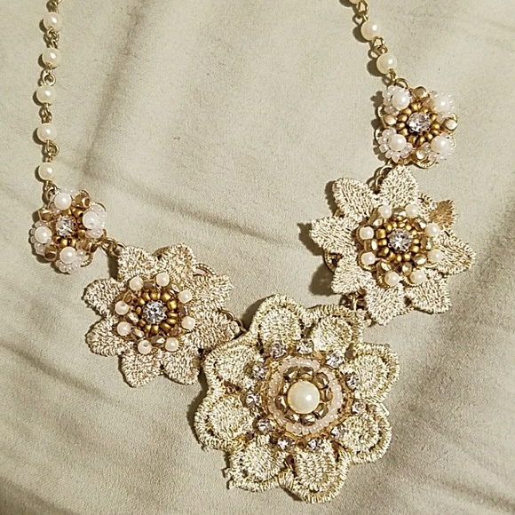 Francesca's statement necklace - Picture 4 of 5
